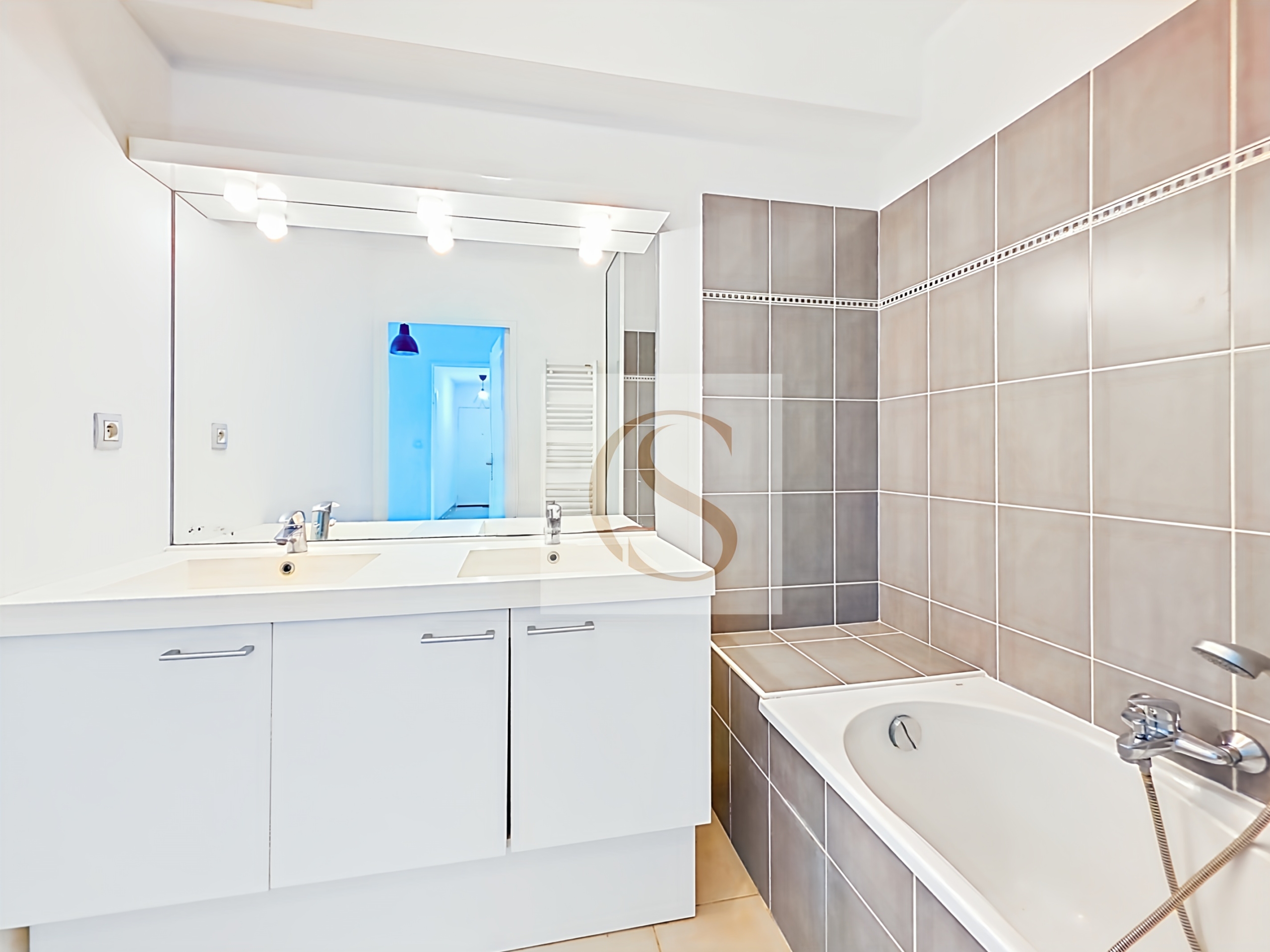 82 sq. m 4-room apartment
